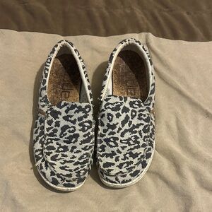 Hey Dude Stylish Leopard Print Shoes